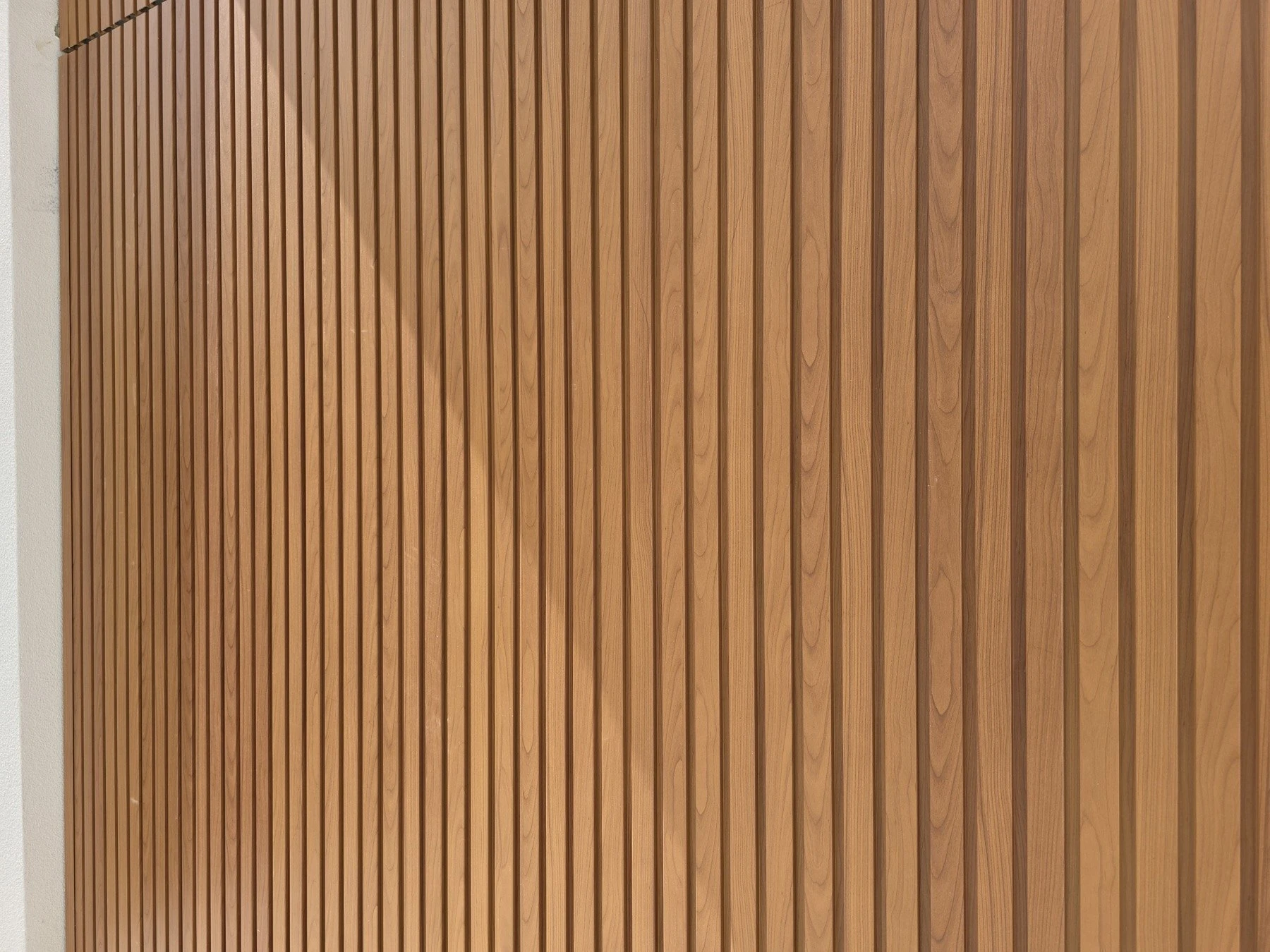 Aluminium cladding panels for exterior feature walls