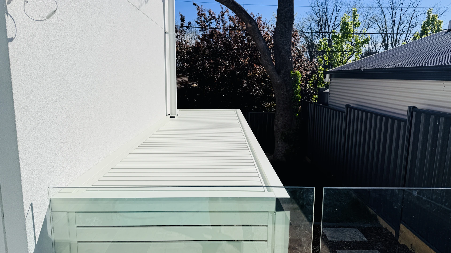Deakin Residential — Sandy White Slat Residential project in Deakin ACT, photo 3