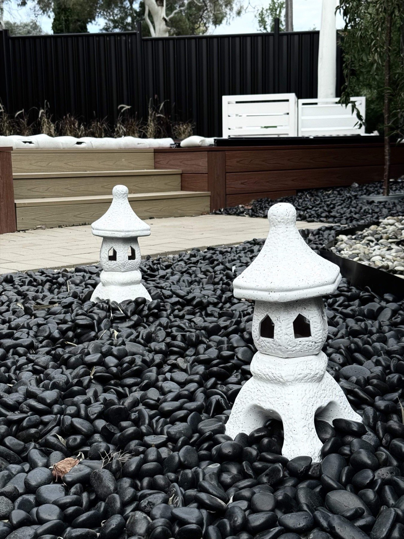 Polished Black Pebbles 20-30mm 25kg Bag