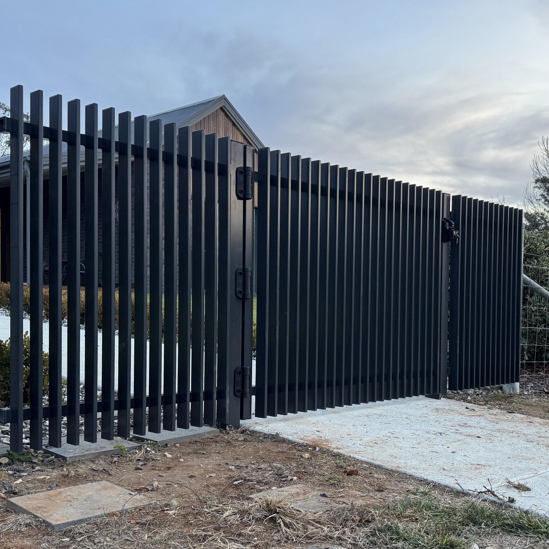 Aluminium blade fencing and gate range for Canberra homes